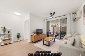 Vibrant 2-Bed Apartment with Pool and Gym Access